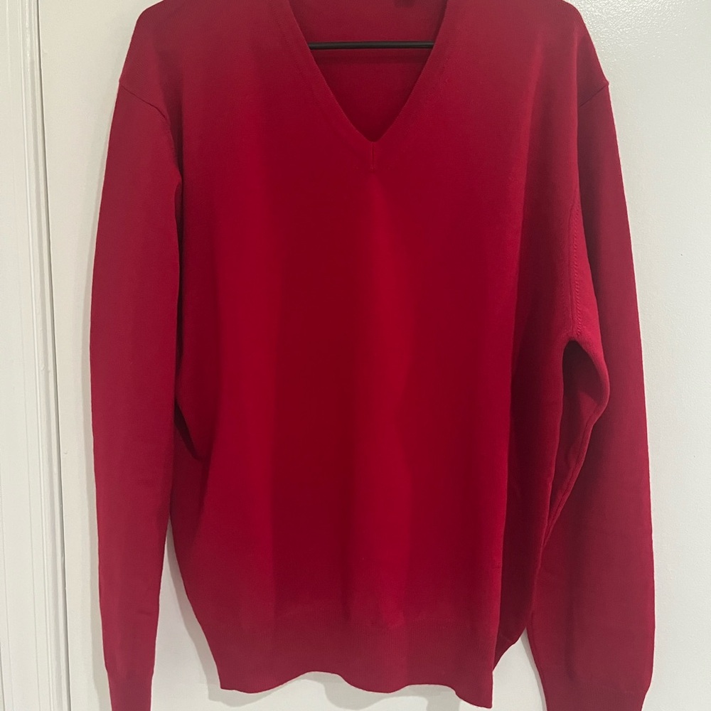 Classic Men's V-Neck Sweater - Red